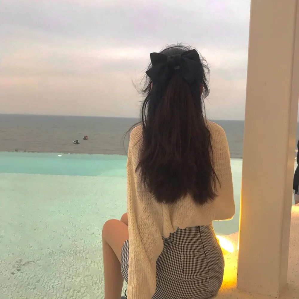 镜中的女孩